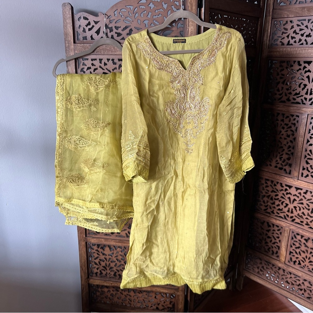 Pakistani Agha Noor Embroidered parrot green Kurta with Dupatta